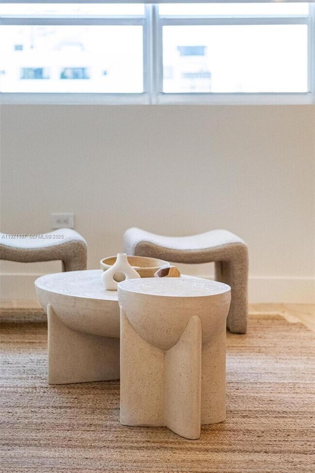 Building Photo - 1881 Washington Ave