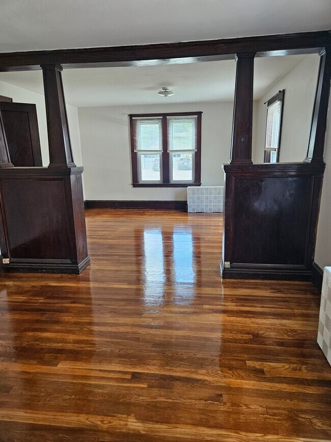 Building Photo - 96 Central St