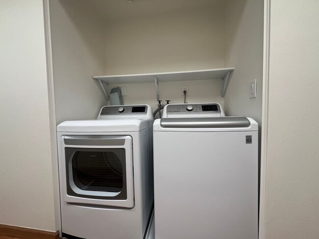 Building Photo - Stunning, spacious and large Milpitas cond...