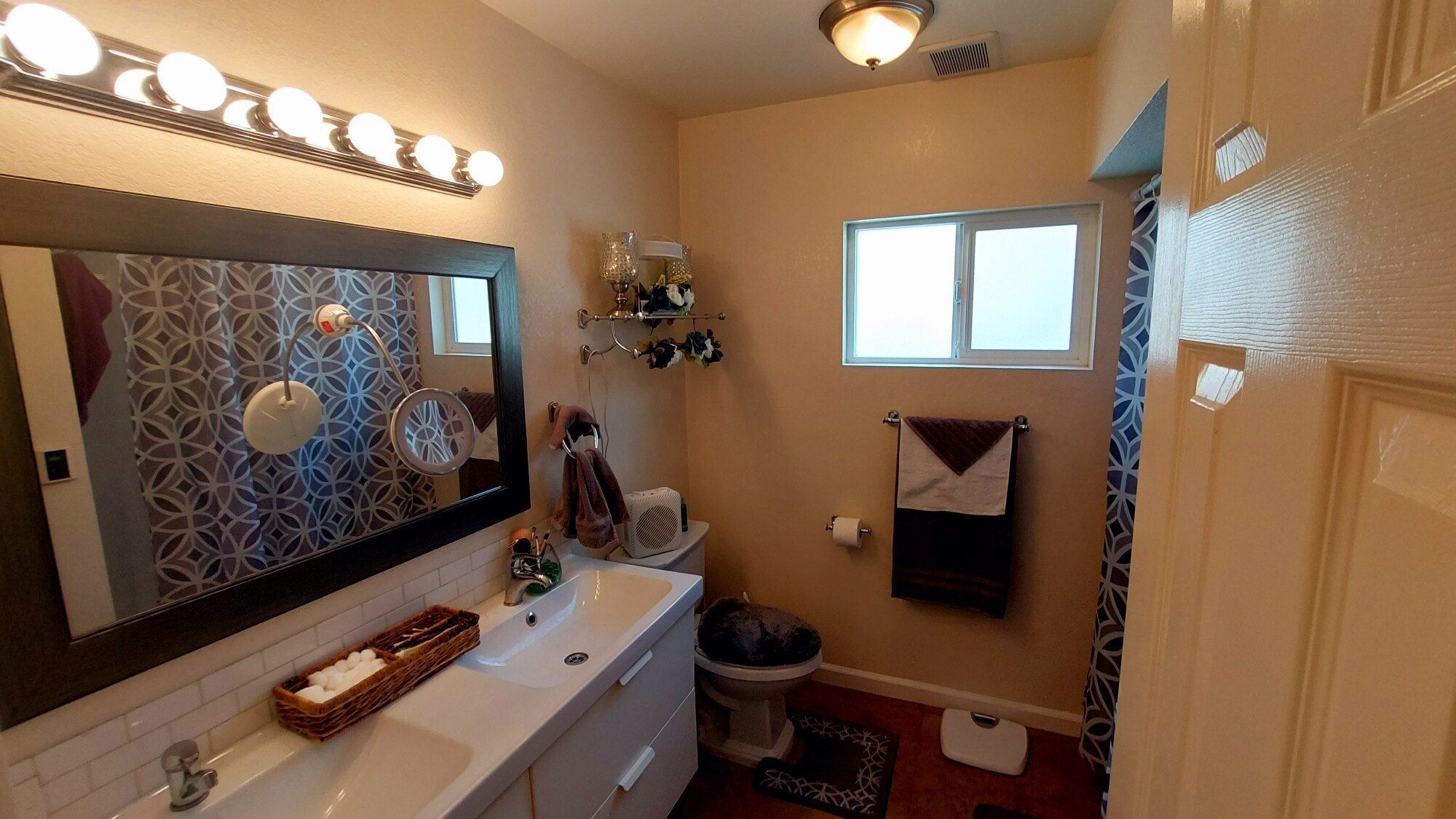 Building Photo - 3565 N E St