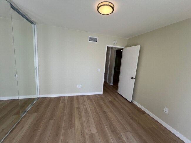 Building Photo - Beautiful Coronado II for Rent