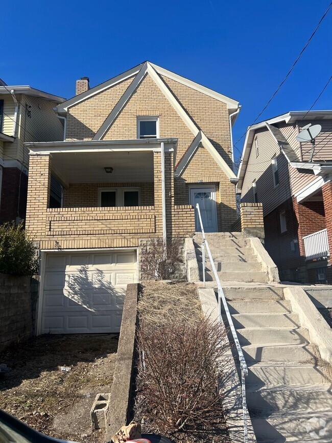 Building Photo - Spacious 2 bedroom home on South Side