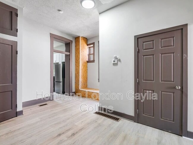 Building Photo - 214-216 W Steins St
