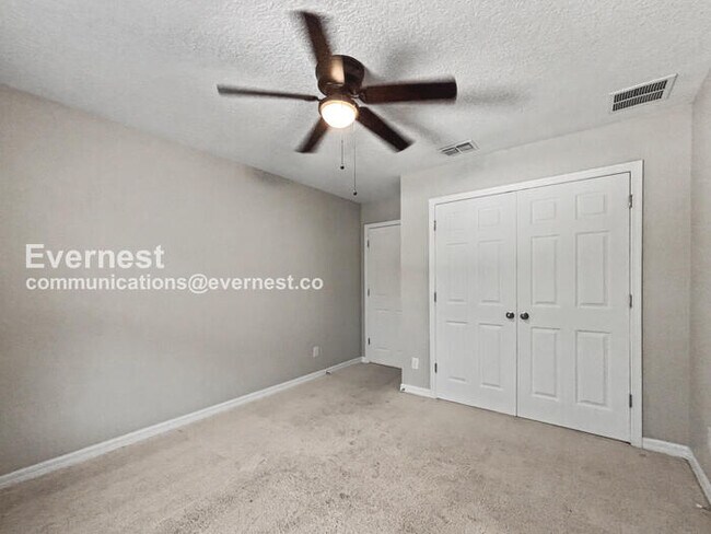 Building Photo - Limited Time Special Offer / 5 Bed, 3.5 Bath Home with Garage / Pet-Friendly / Vouchers Accepted ...