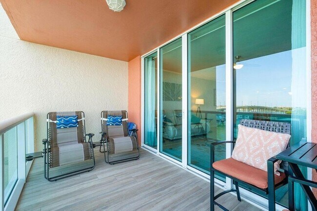 Building Photo - 2640 Lake Shore Dr