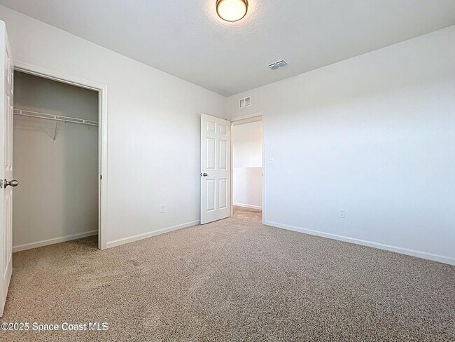 Building Photo - 870 Remington Green Dr SE