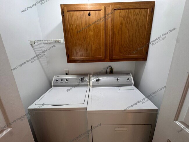 Building Photo - 100 Halsmer Ct