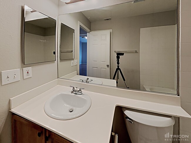 Building Photo - 8812 N Ceuta St