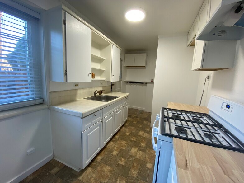 Kitchen - 815 19th St