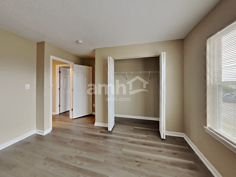 Building Photo - 5440 Shamus Dr