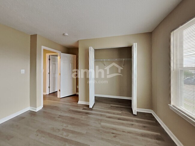 Building Photo - 5440 Shamus Dr