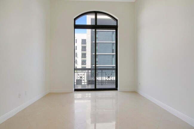 Building Photo - 701 S Olive Ave