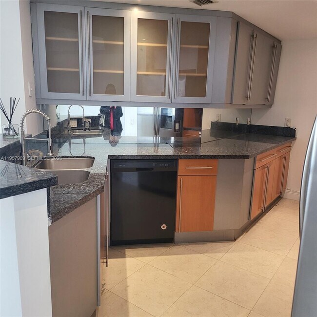 Building Photo - 701 Brickell Key Blvd