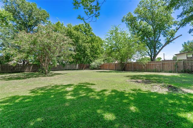 Building Photo - 201 E Pecan St