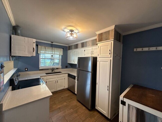 Building Photo - T.R. Lawing Realty Property