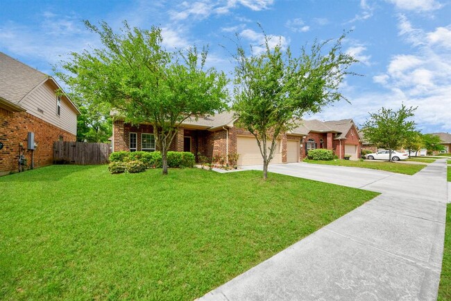 Building Photo - 122 Persimmon Dr