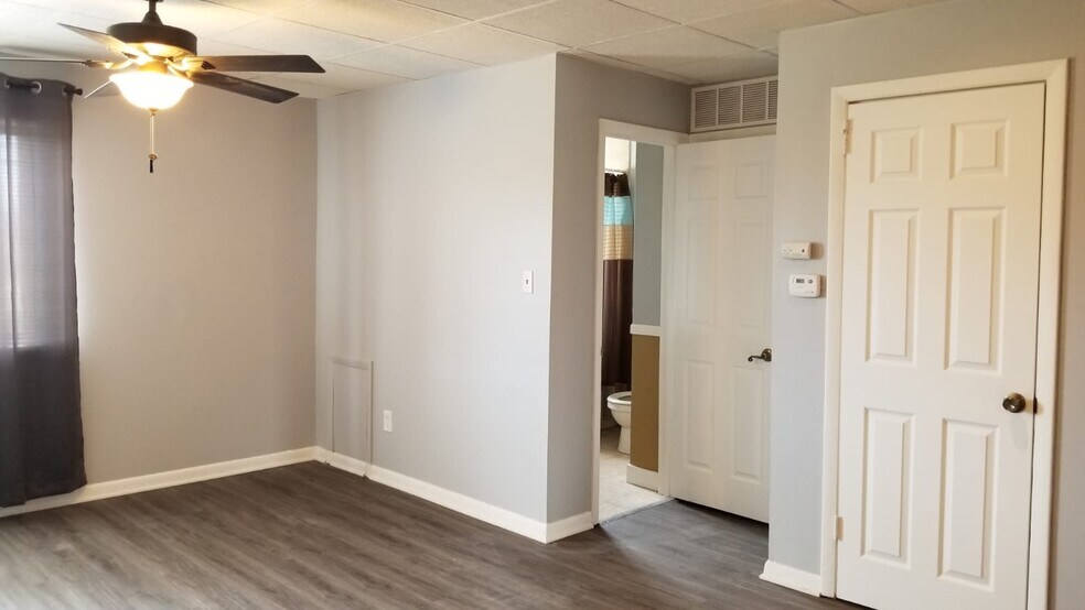 Building Photo - 424 Waddell Ave