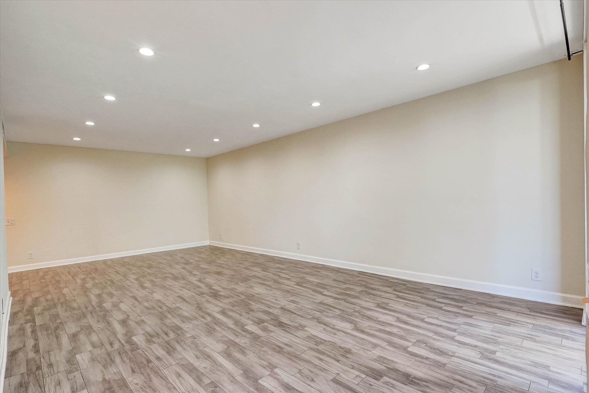 Livingroom - 4637 Willis Ave