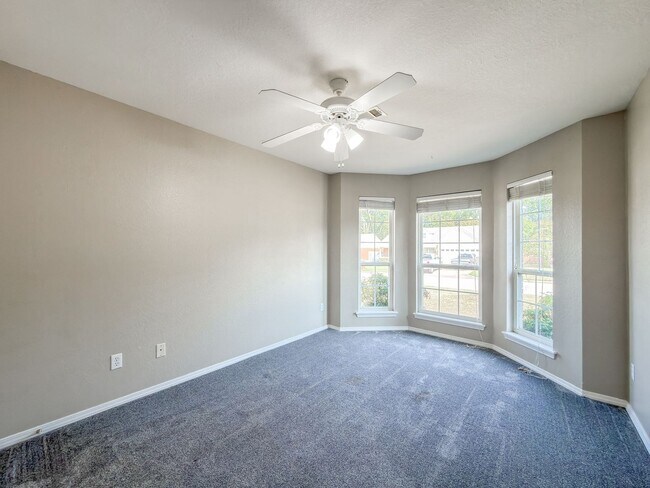 Building Photo - 604 Chateau Dr