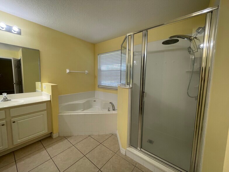 Building Photo - 9805 Portofino Dr