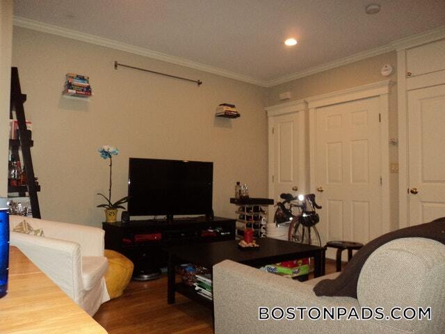 Building Photo - 117 Columbia St