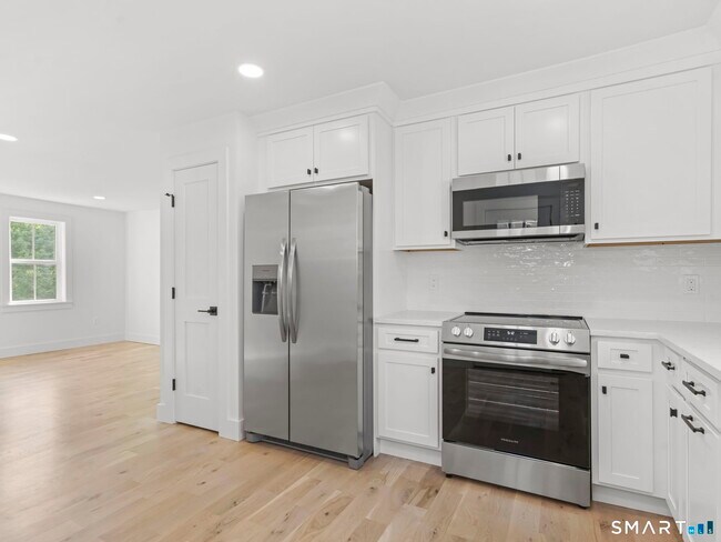 Building Photo - 325 Coram Ave