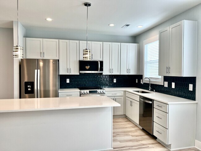 Building Photo - New Construction! Unit B Available!