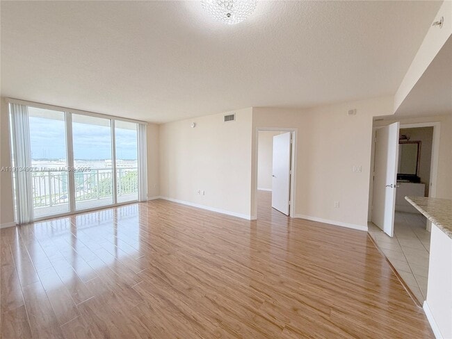 Primary Photo - 19501 W Country Club Dr