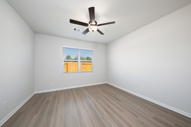 Building Photo - 15450 Maple Ter Dr