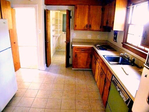 Building Photo - -- AVAILABLE APRIL 15TH -- 4 BR / 3 BA Raised Ranch, Brick home in Pinedale Farms (West End!), Av...