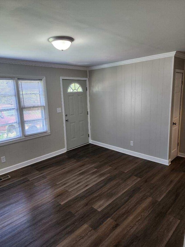 Building Photo - 618 Grand St