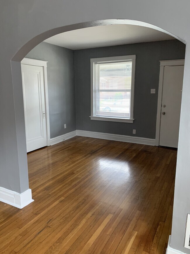 WINNEBAGO DUPLEX 4018 Winnebago St Saint Louis MO 63116 Apartment