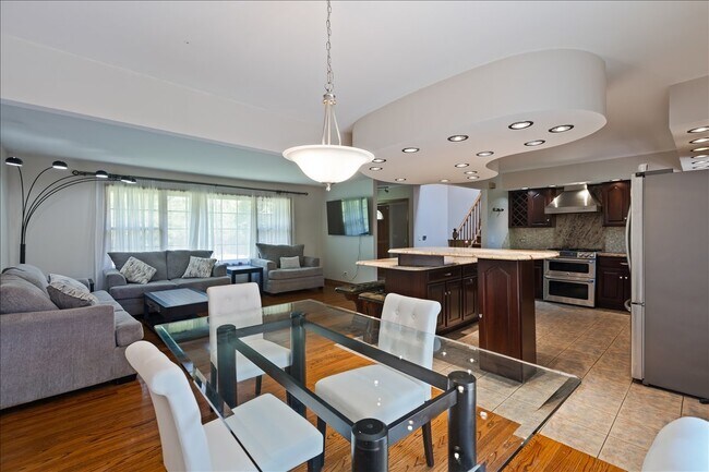 Building Photo - 33 Half Day Rd