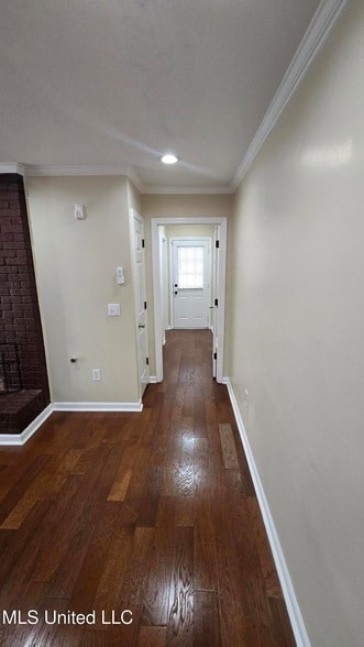 Building Photo - 933 Glastonbury Cir