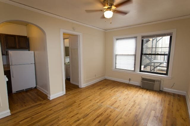 Building Photo - 823 W Wolfram St