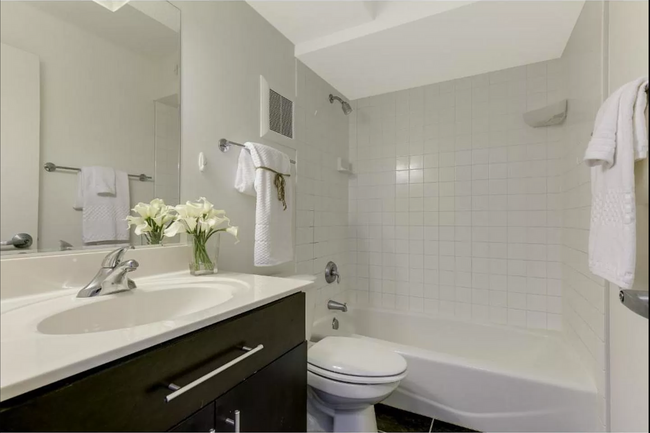 Building Photo - 1Bd/1Ba with Heated Parking, Stainless Ste...
