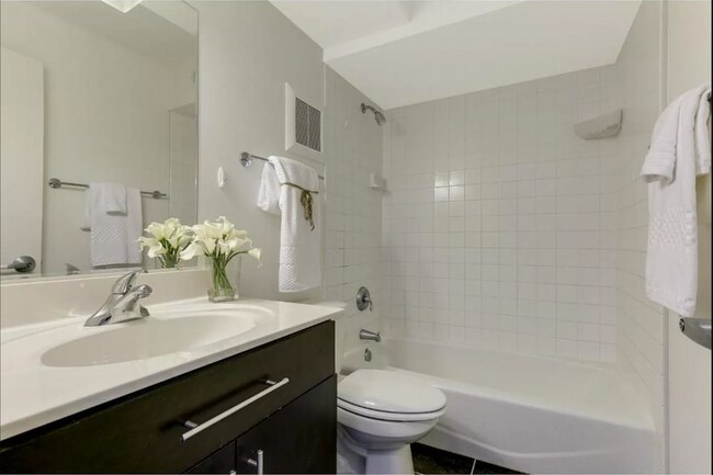 Building Photo - 1Bd/1Ba with Heated Parking, Stainless Steel Appliances, and Pool Access
