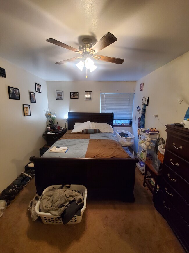 Building Photo - Multi-Level 2BED/1.5BATH West Allis Apartment