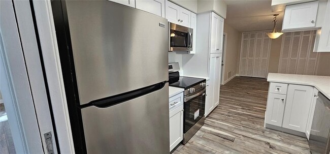 Building Photo - 1329 Fairfield Dr