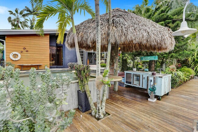 Building Photo - 1613 SW 5th Ct