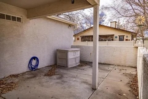 Building Photo - 601 Shadowbrook Dr