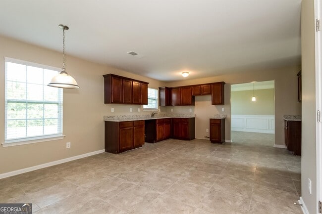 Building Photo - 5563 Martin Ct
