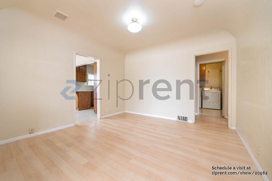 Building Photo - Unit A