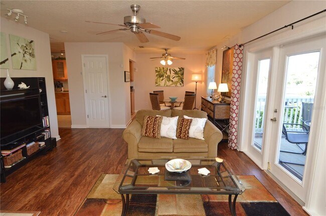 Building Photo - 3889 Pompano Dr SE