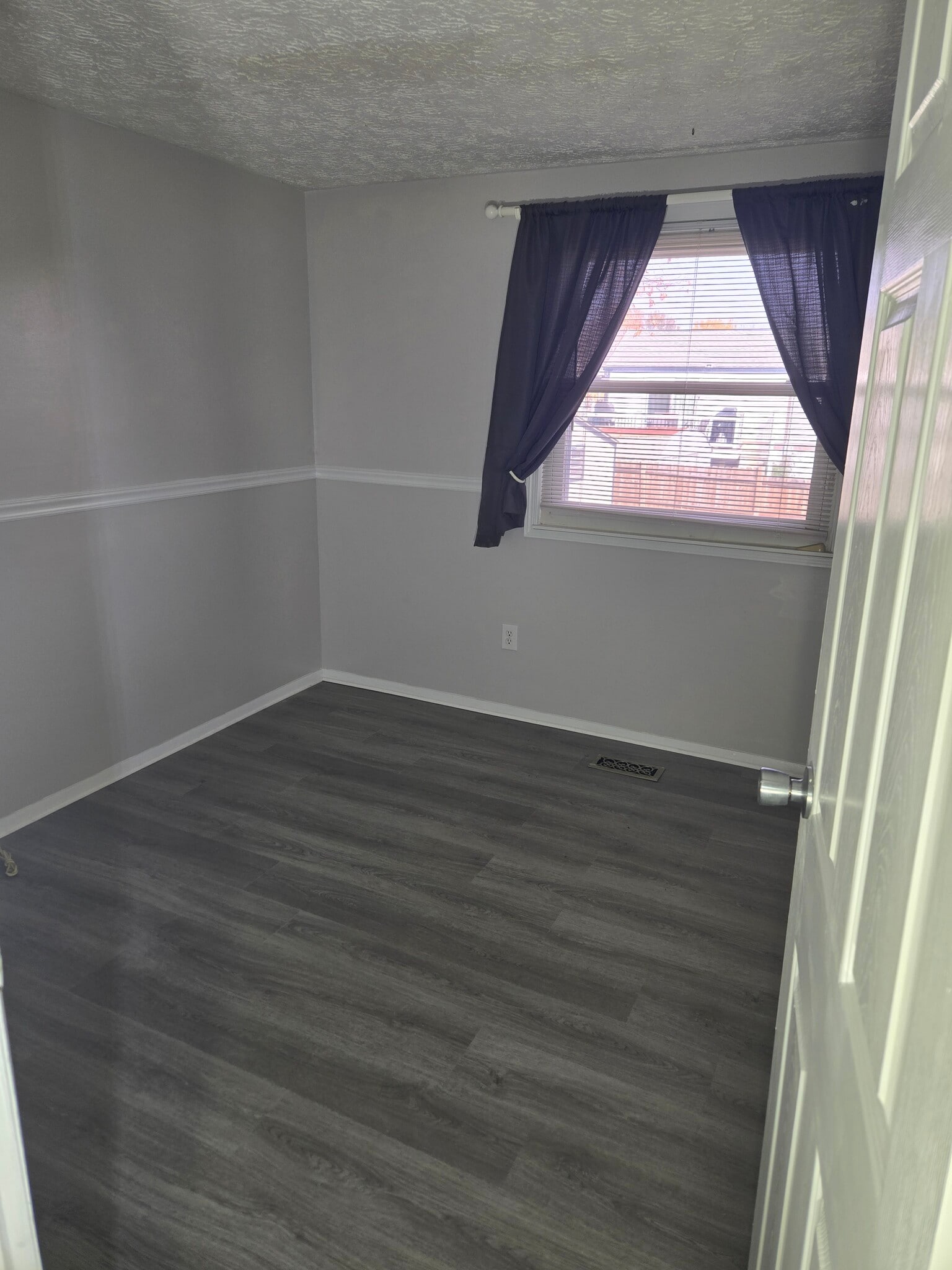 Building Photo - 554 Logan St