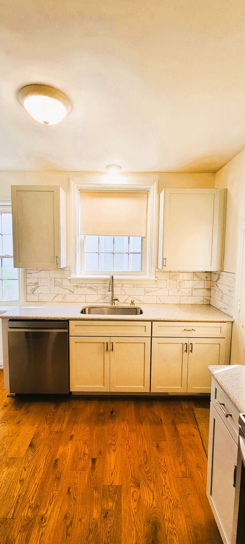 Building Photo - Remodeled brick bungalow with 1st floor li...