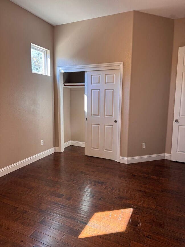 Building Photo - Beautiful single family home