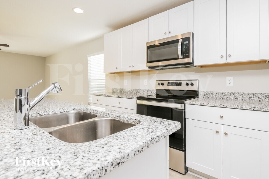 Building Photo - 618 Lindbergh Wy