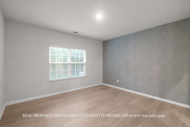 Building Photo - Stunning 4-BR Home on Wooded Cul-De-Sac Lot in Brightwater – Minutes from Rivergate!