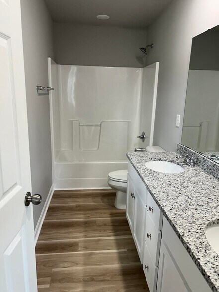 Building Photo - 402 Grand Oaks Dr